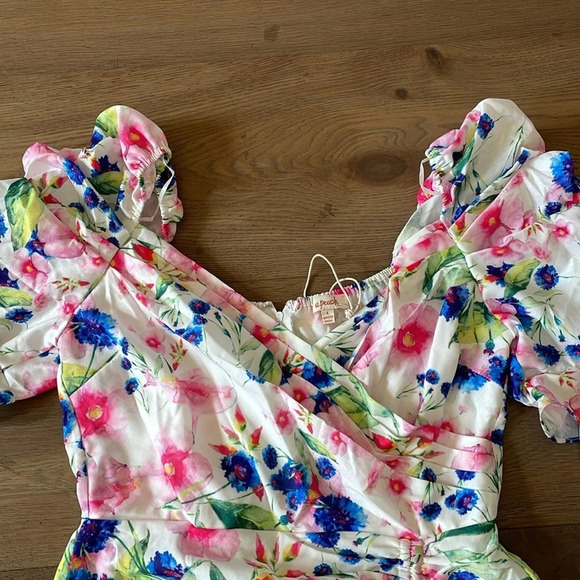 Beautiful Floral Puff Sleeves Dress Size Large NWT - Picture 2 of 8